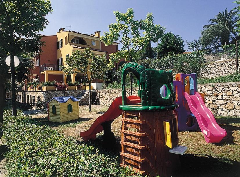 Campeggio Pian Dei Boschi Pietra Ligure Exterior foto