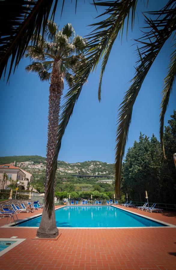 Campeggio Pian Dei Boschi Pietra Ligure Exterior foto